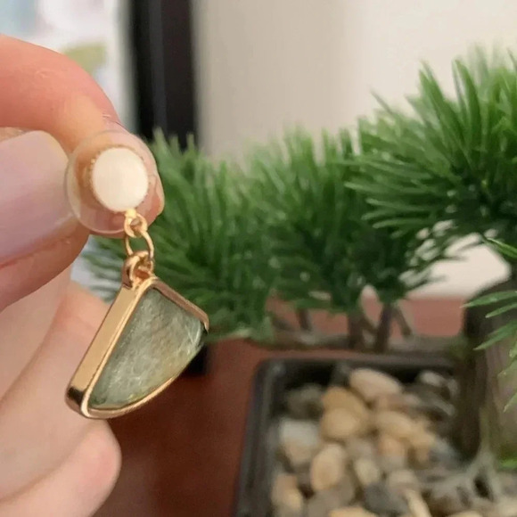 Smoky green  goldtone earrings - Picture 3 of 5